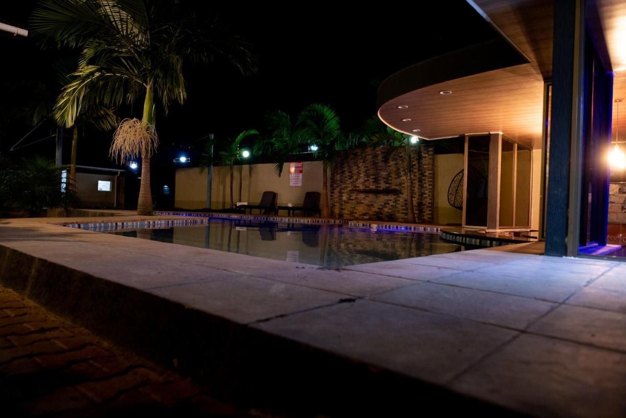 Emc Fully Furnished &Serviced Villas 4 Bedroom With Solar Power , Private Pool, Starlink Wifi ,Aircons & Dstv Лусака Екстериор снимка