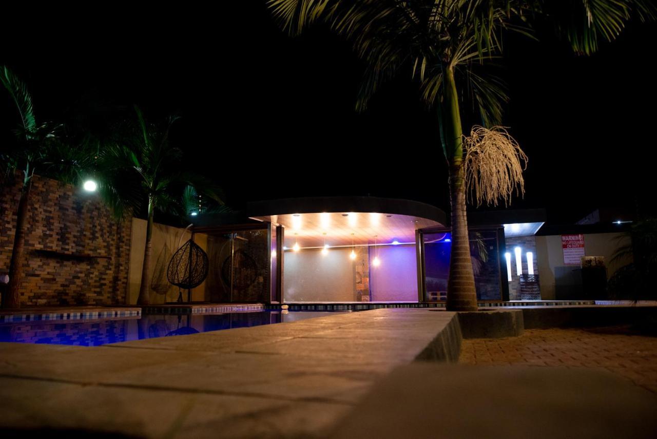 Emc Fully Furnished &Serviced Villas 4 Bedroom With Solar Power , Private Pool, Starlink Wifi ,Aircons & Dstv Лусака Екстериор снимка